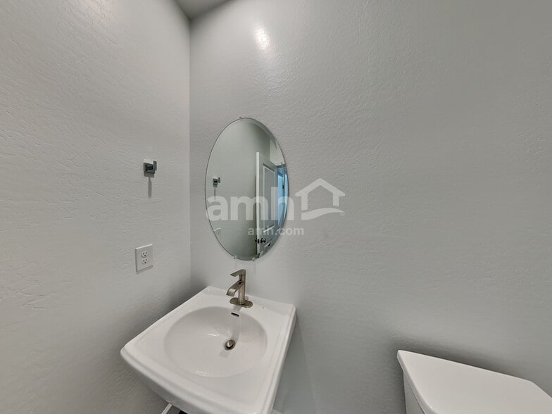 Building Photo - 8887 N 171st Dr