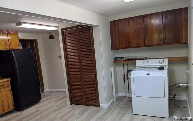 Building Photo - 7275 Cherokee St