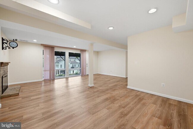 Building Photo - 8811 Burbank Rd