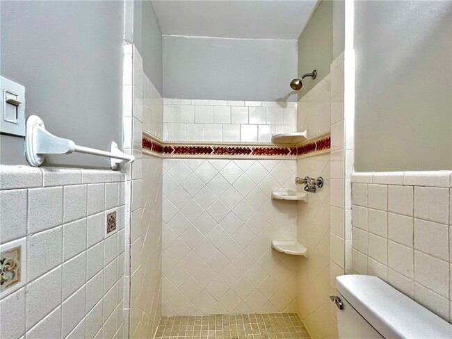 Building Photo - 3064 Hermance Dr NE