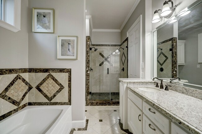 Building Photo - 1302 W 21st St