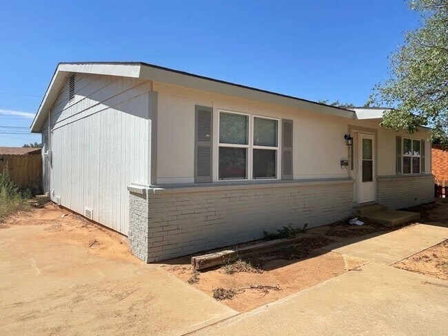 Building Photo - Modern Comfort Awaits: Your Dream 3-Bedroo...