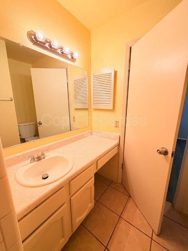 Building Photo - 9319 Cliff Point Dr