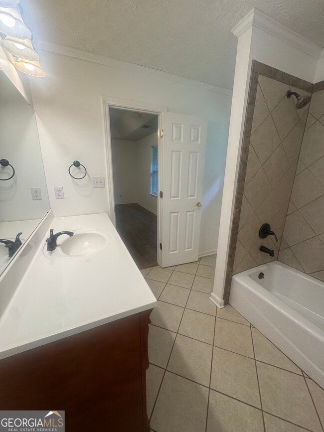 Building Photo - 105 Fox Trail Pl