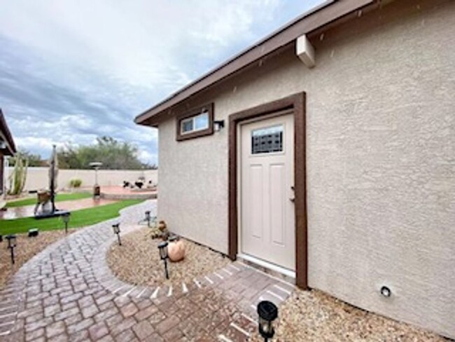 Building Photo - FURNISHED CASITA IN NORTHWEST TUCSON