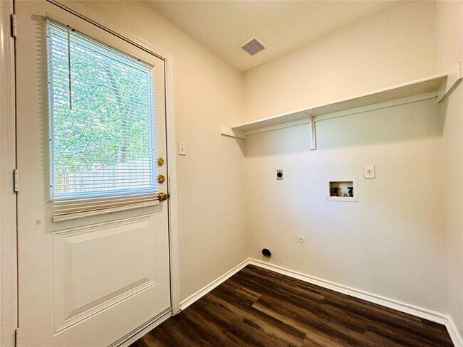 Building Photo - 8508 Apple Carrie Cove