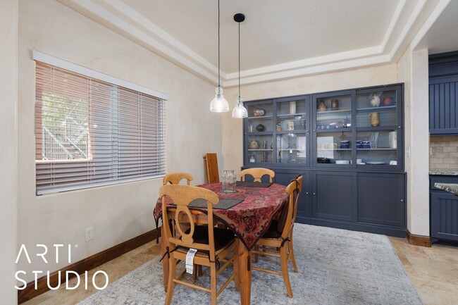 Building Photo - Furnished 3 Bedroom, 2 Bathroom Condo at T...