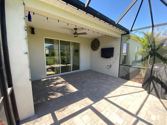 Building Photo - 16966 Rosedown Glen