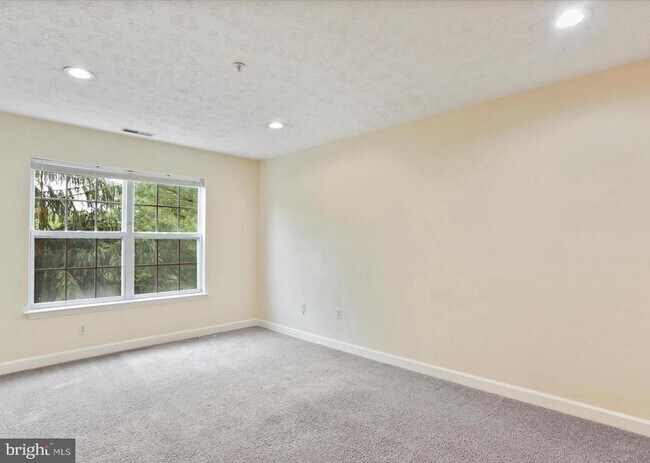 Building Photo - 6344 Springwater Terrace