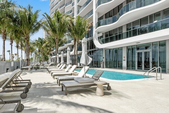 Building Photo - 900 N Ocean Blvd
