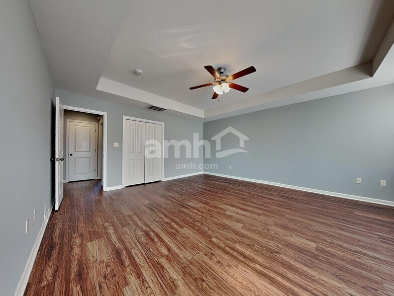 Building Photo - 2400 Ancient Oak Ln