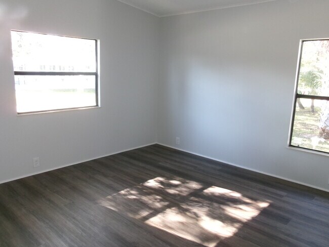 Building Photo - 4 Gentle Ben Path