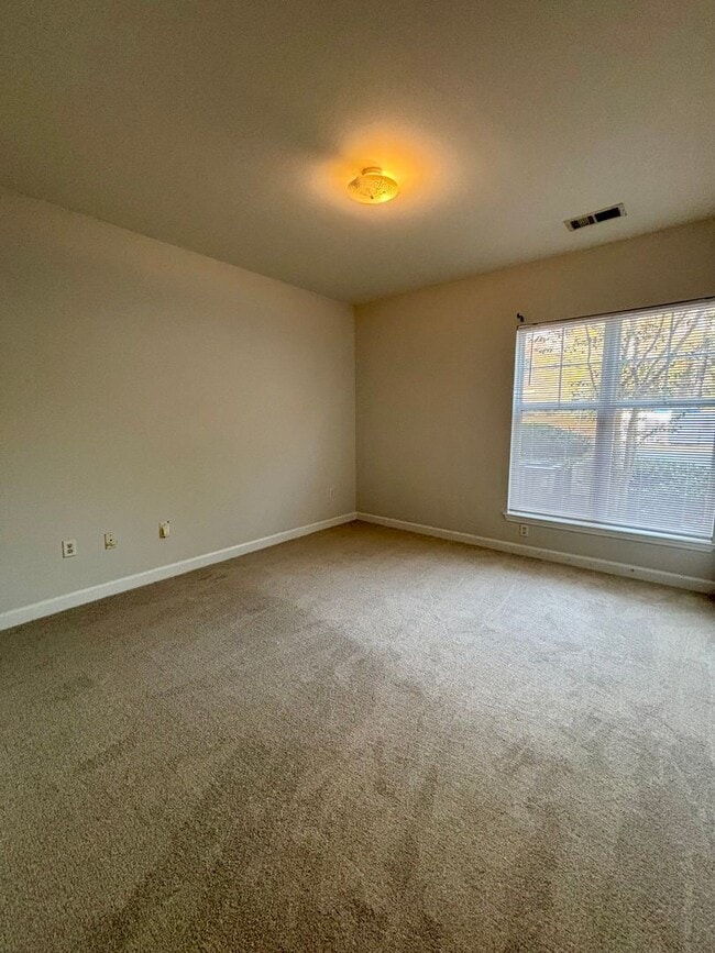 Building Photo - 2BR/2BA Condo