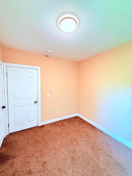 Building Photo - 2488 Woodmere St