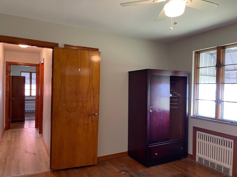 Building Photo - 4517 Lincoln Ave