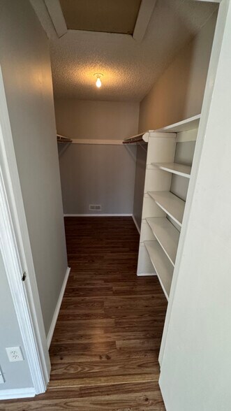 Building Photo - 24 Colonial Ct