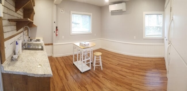 Building Photo - 11 Dana Ave