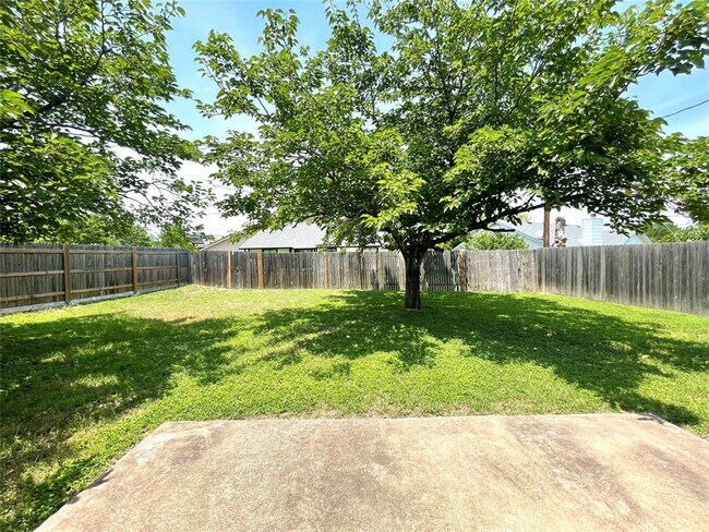 Building Photo - 1008 Cresswell Dr