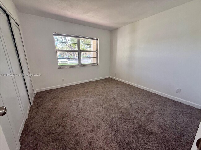 Building Photo - 8735 Ramblewood Dr