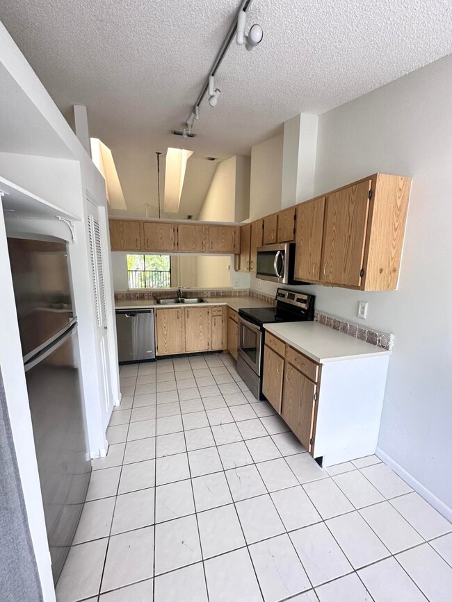 Building Photo - 306 Harbour Pointe Way