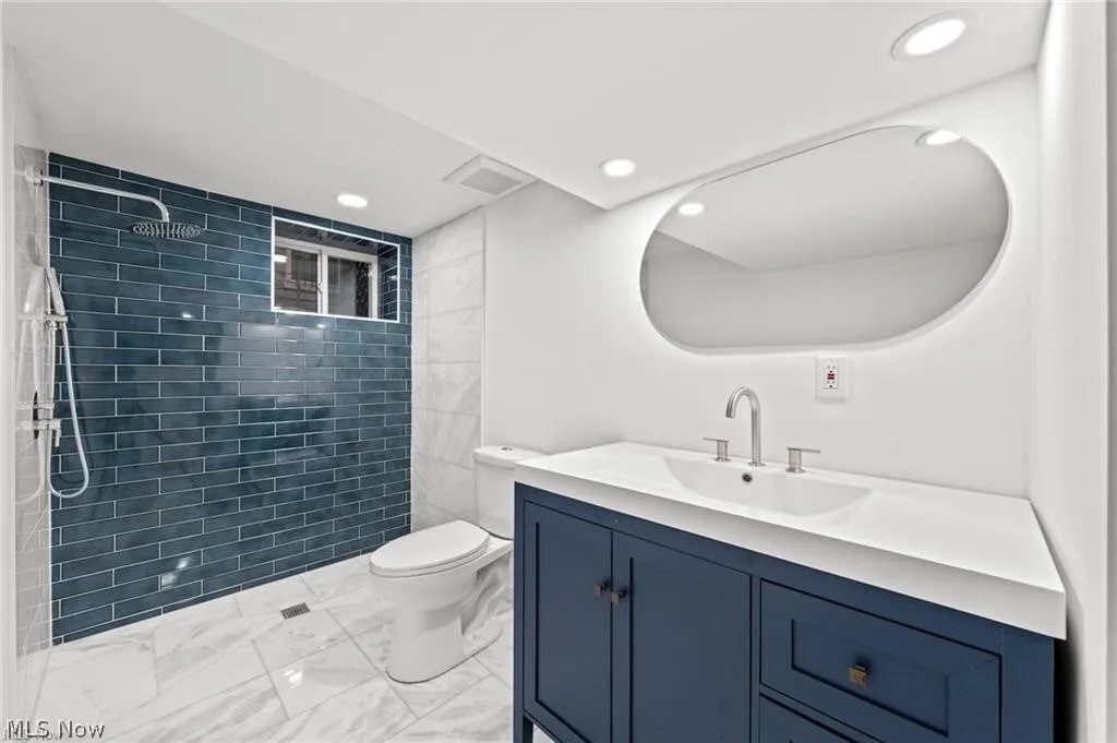 Building Photo - 1422 W 77th St