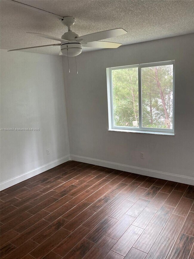 Building Photo - 14820 Naranja Lakes Blvd