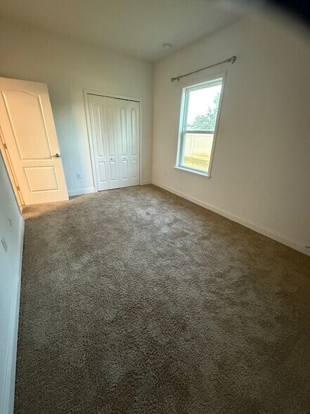 Building Photo - 1 Slumberland Path