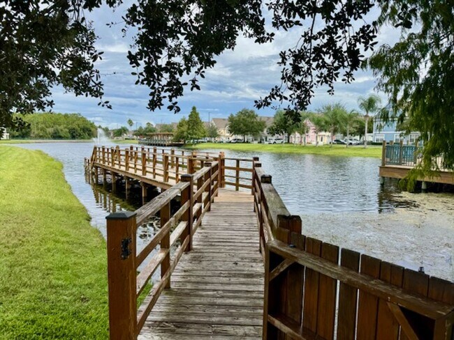 Building Photo - Fully Furnished 4 Bedroom 3 Bath Townhome ...