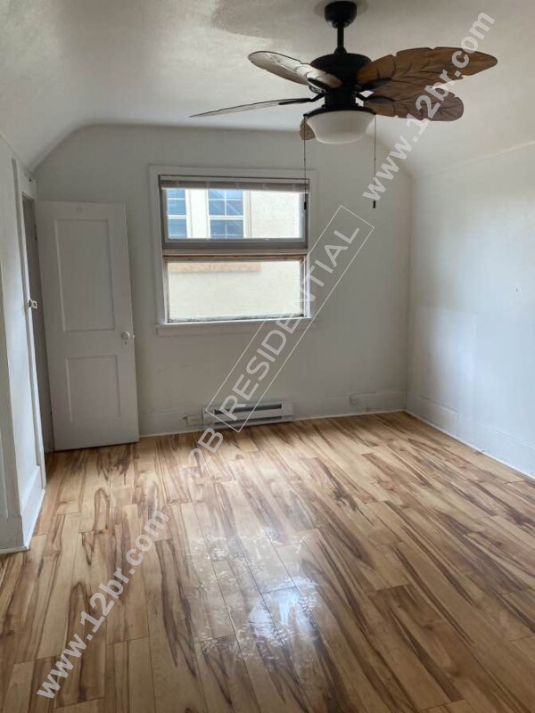 Building Photo - 2-Bedroom 3rd Story Unit in Toledo's Histo...