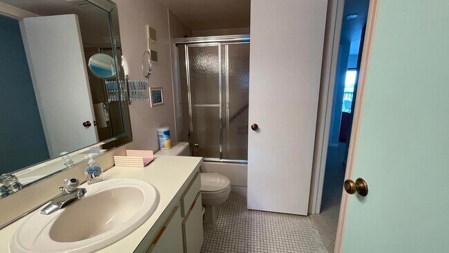 Building Photo - 6866 Huntington Ln