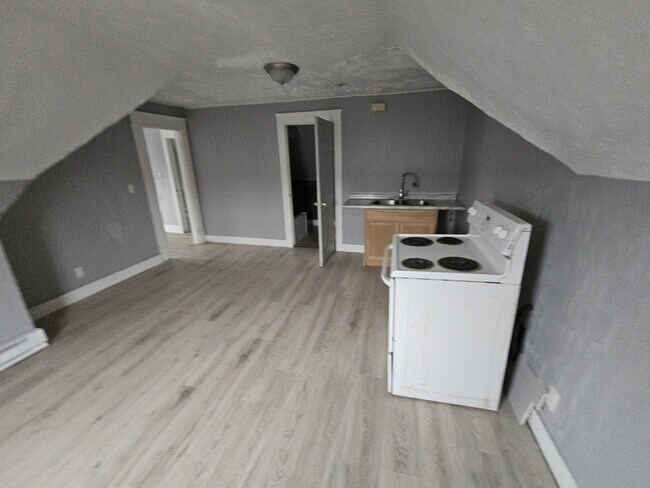 Building Photo - 10602 Earle Ave