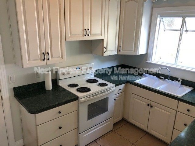Building Photo - 1310 Menna St