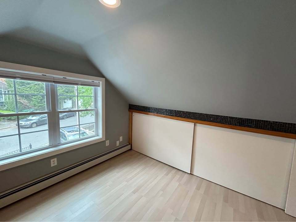 Building Photo - 18 Park Ave