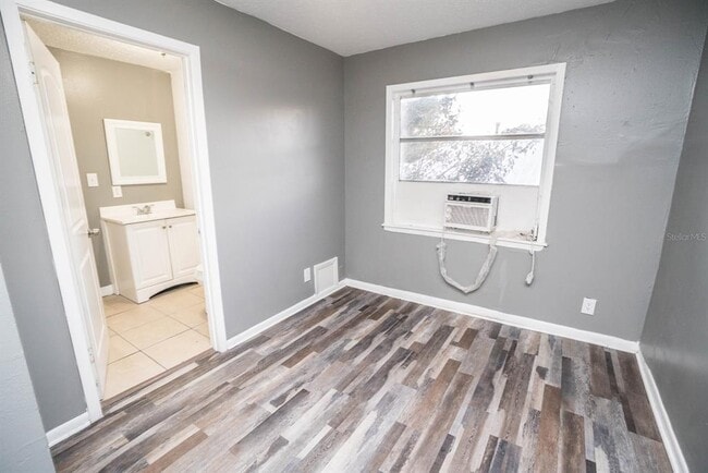 Building Photo - 2315 W Rio Vista Ave
