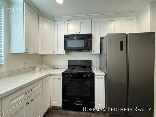 Building Photo - 619 N Kingsley Dr
