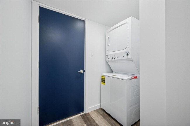 Building Photo - 2614 Sylmar St