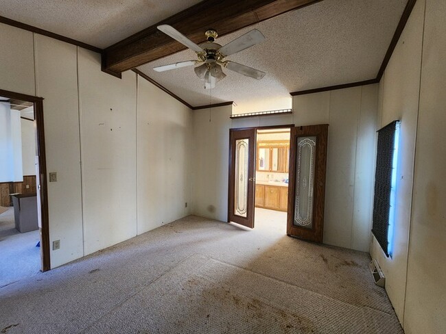 Building Photo - 611 Dallas Rd