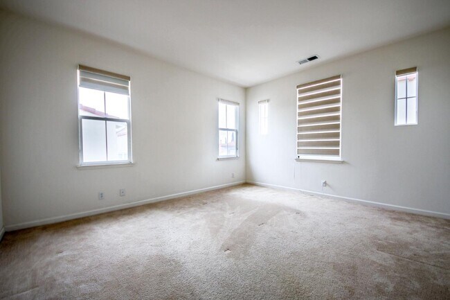 Building Photo - 3323 Bastille Ct