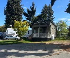 Building Photo - Rainbows End RV