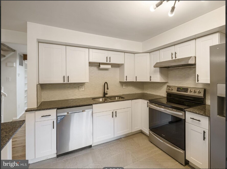 Building Photo - 5523 Inverness Woods Ct