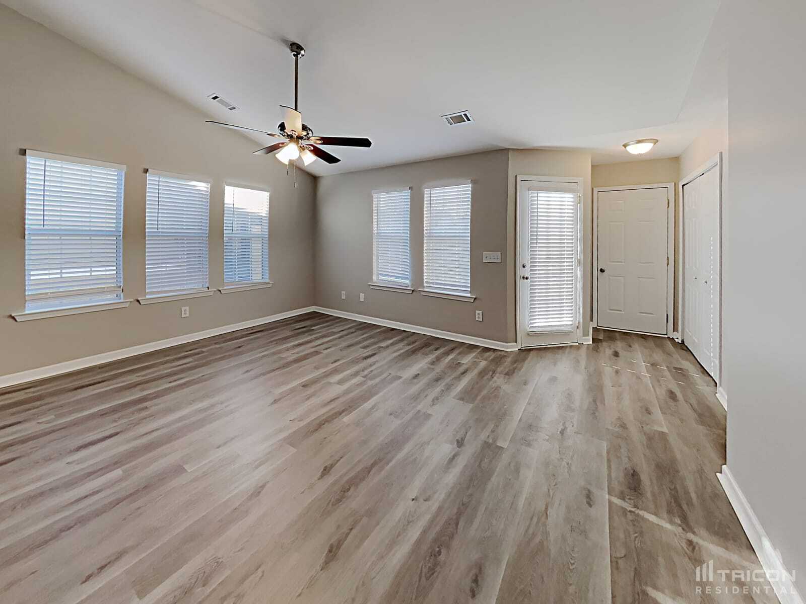 Building Photo - 385 Chadwick Cmns