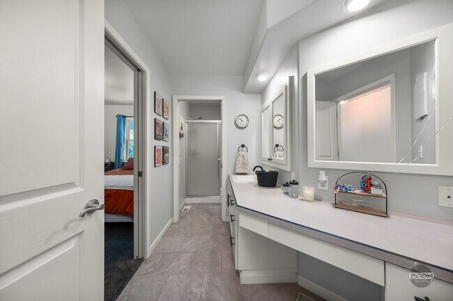 Building Photo - Charming Palmer Home!