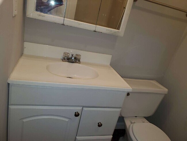 Building Photo - 1 month free call for details!!!  2-Bed Apartment in Decatur's Heart – Your Cozy Retreat Awaits!"