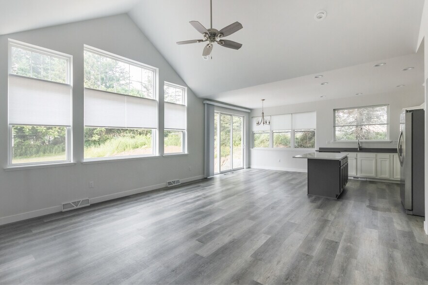 Building Photo - 9506 Excalibur Dr