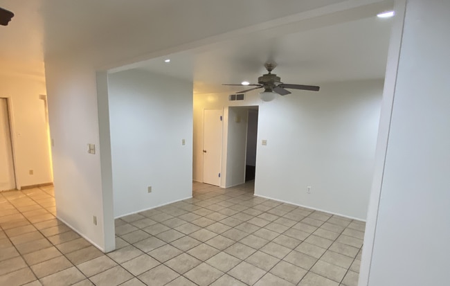 Building Photo - Large 3 Bedroom, 2 Bath Home on NE