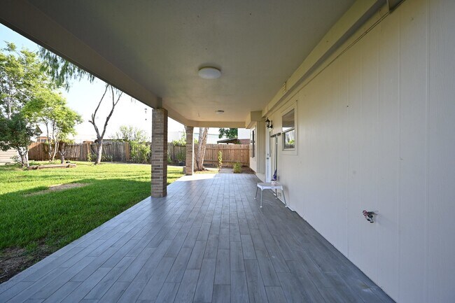 Building Photo - 7006 Biton Dr