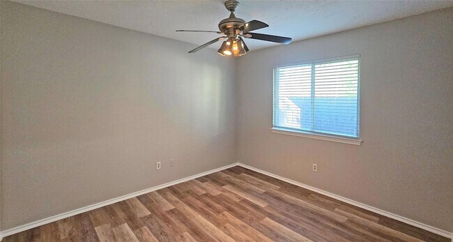 Building Photo - 2120 Zephyr Ln