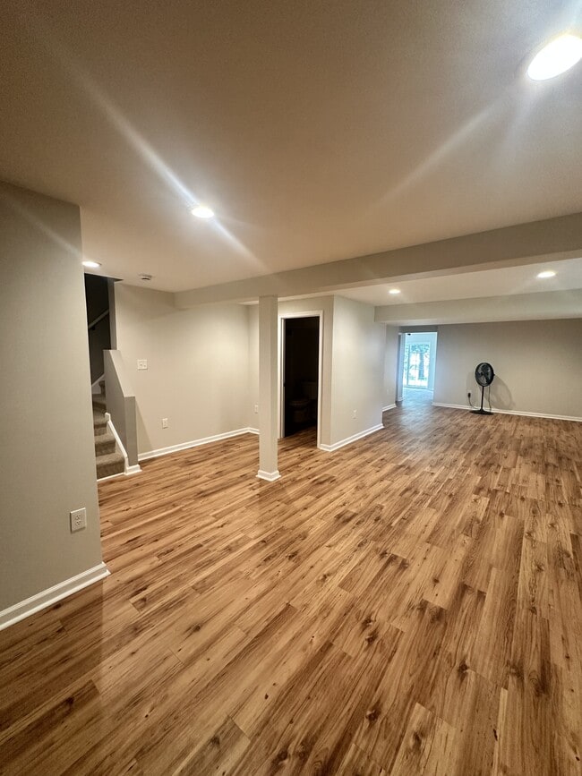 Building Photo - 4640 Newington Rd