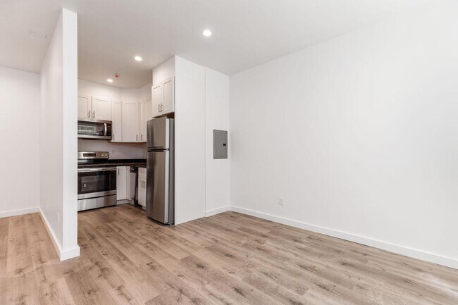 Building Photo - 905 Capp St