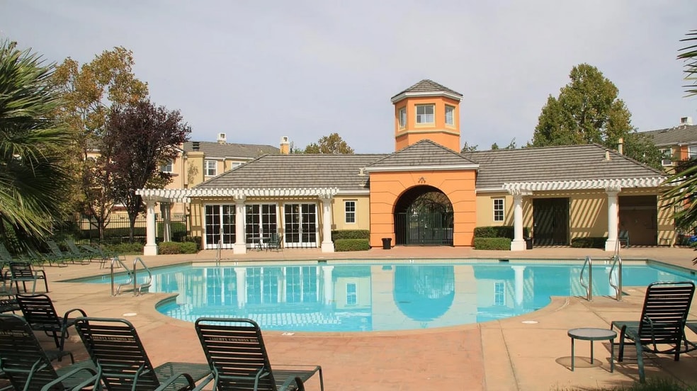 Building Photo - 3586 Fitzsimmons Cmn